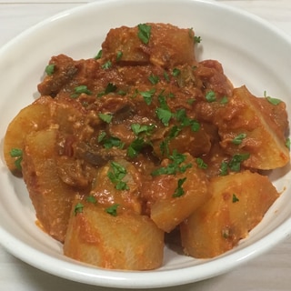 大根と牛すじ肉のトマト味噌煮込み♪